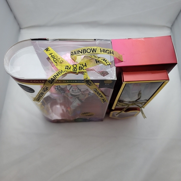 MGA Rainbow High Special Edition Valentine's Day Kia Hart Fashion Doll - Picture 5 of 6